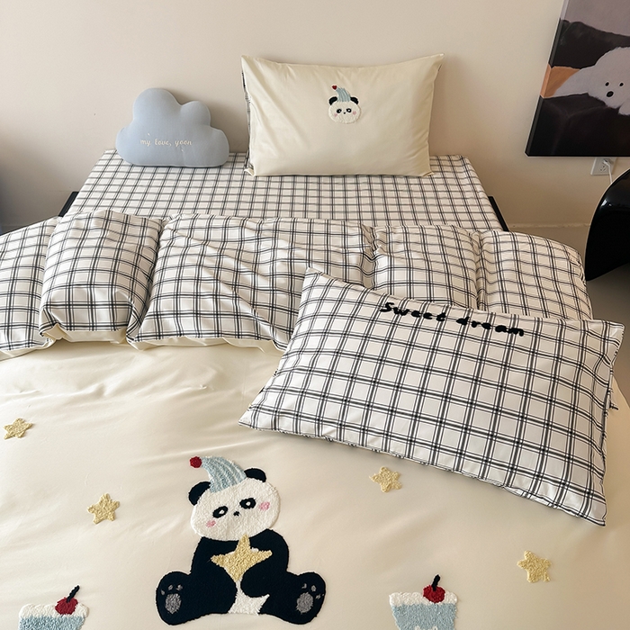 91家纺网 家纺一手货源 找家纺 时光里 2025新款100S卡通风贡缎毛巾绣四件套 熊猫语