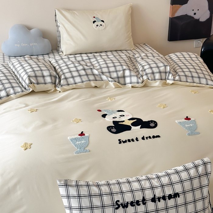 91家纺网 家纺一手货源 找家纺 时光里 2025新款100S卡通风贡缎毛巾绣四件套 熊猫语