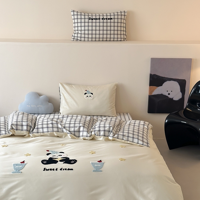 91家纺网 家纺一手货源 找家纺 时光里 2025新款100S卡通风贡缎毛巾绣四件套 熊猫语