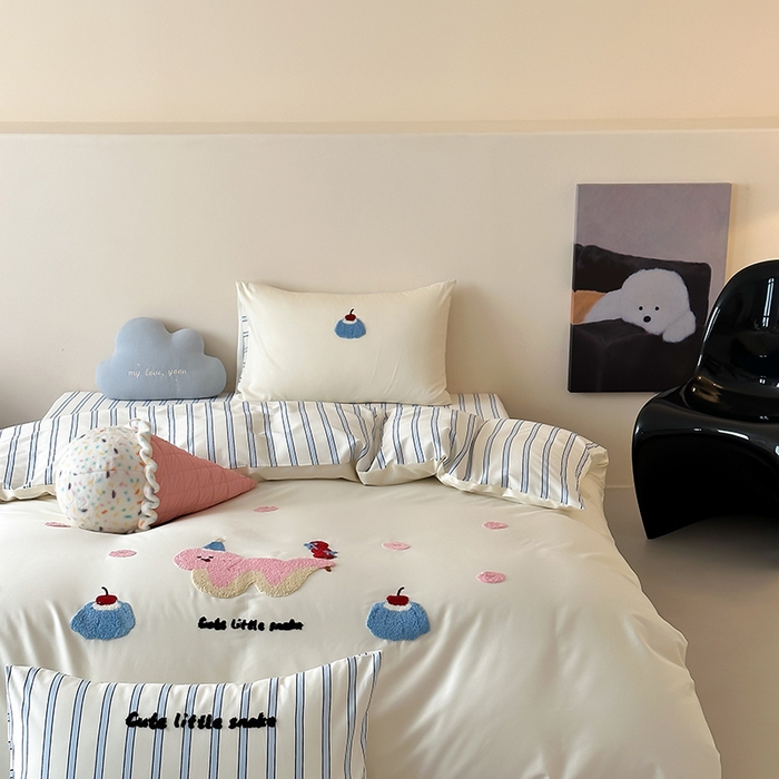 91家纺网 家纺一手货源 找家纺 时光里 2025新款100S卡通风贡缎毛巾绣四件套 伊维雅