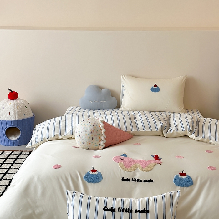 91家纺网 家纺一手货源 找家纺 时光里 2025新款100S卡通风贡缎毛巾绣四件套 伊维雅