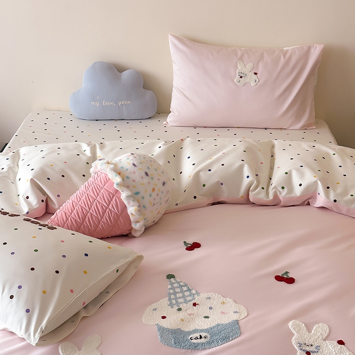 91家纺网 家纺一手货源 找家纺 时光里 2025新款100S卡通风贡缎毛巾绣四件套 兔小懒