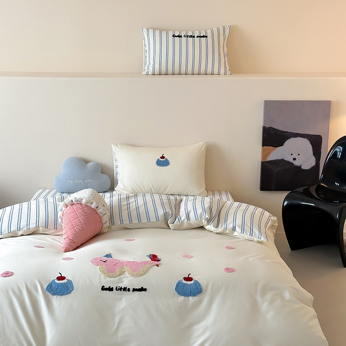 91家纺网 家纺一手货源 找家纺 时光里 2025新款100S卡通风贡缎毛巾绣四件套 伊维雅