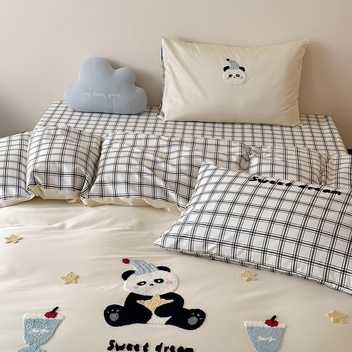 91家纺网 家纺一手货源 找家纺 时光里 2025新款100S卡通风贡缎毛巾绣四件套 熊猫语