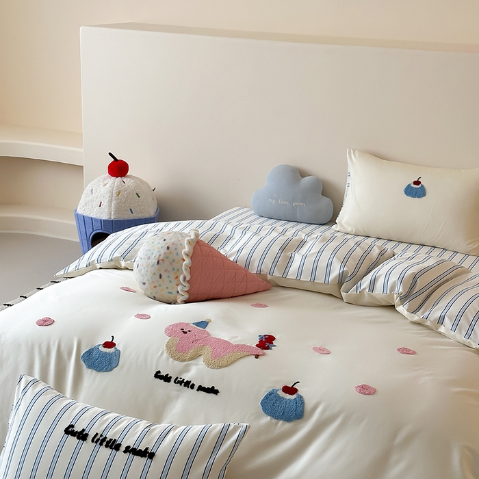 91家纺网 家纺一手货源 找家纺 时光里 2025新款100S卡通风贡缎毛巾绣四件套 伊维雅