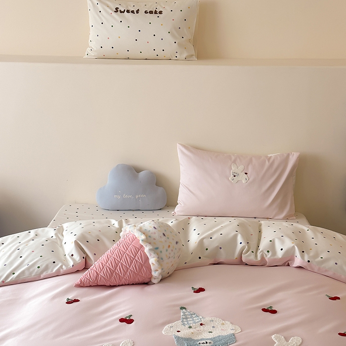 91家纺网 家纺一手货源 找家纺 时光里 2025新款100S卡通风贡缎毛巾绣四件套 兔小懒