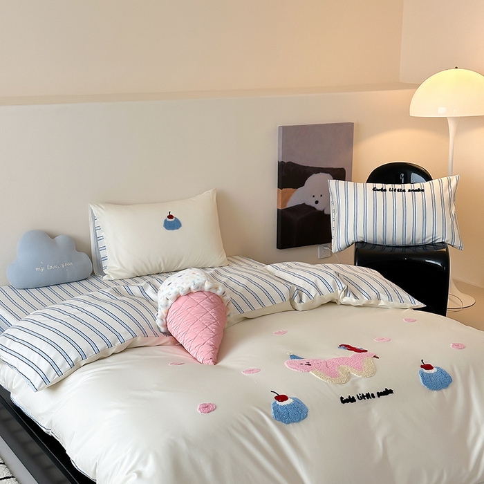 91家纺网 家纺一手货源 找家纺 时光里 2025新款100S卡通风贡缎毛巾绣四件套 伊维雅