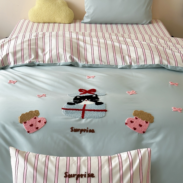 时光里 2025新款100S卡通风贡缎毛巾绣四件套 小猫耶