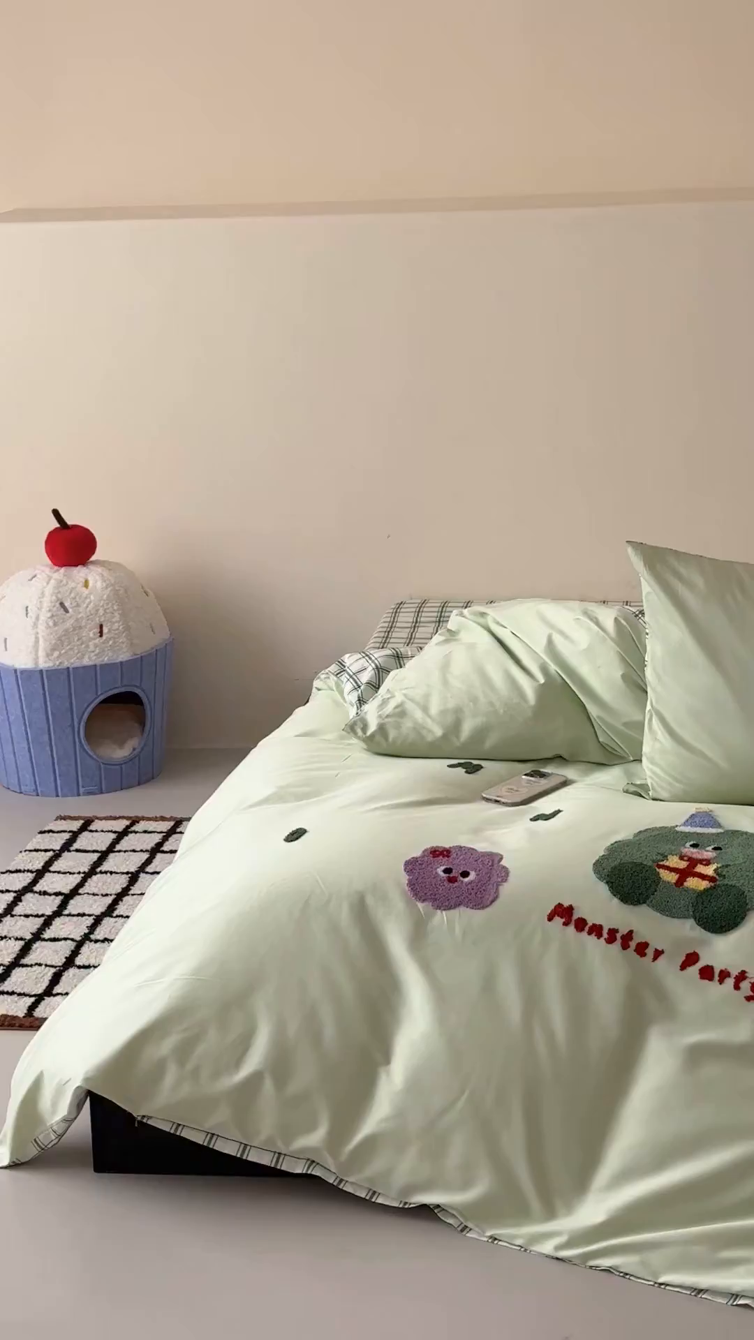 91家纺网 家纺一手货源 找家纺 时光里 2025新款100S卡通风贡缎毛巾绣四件套 许愿树