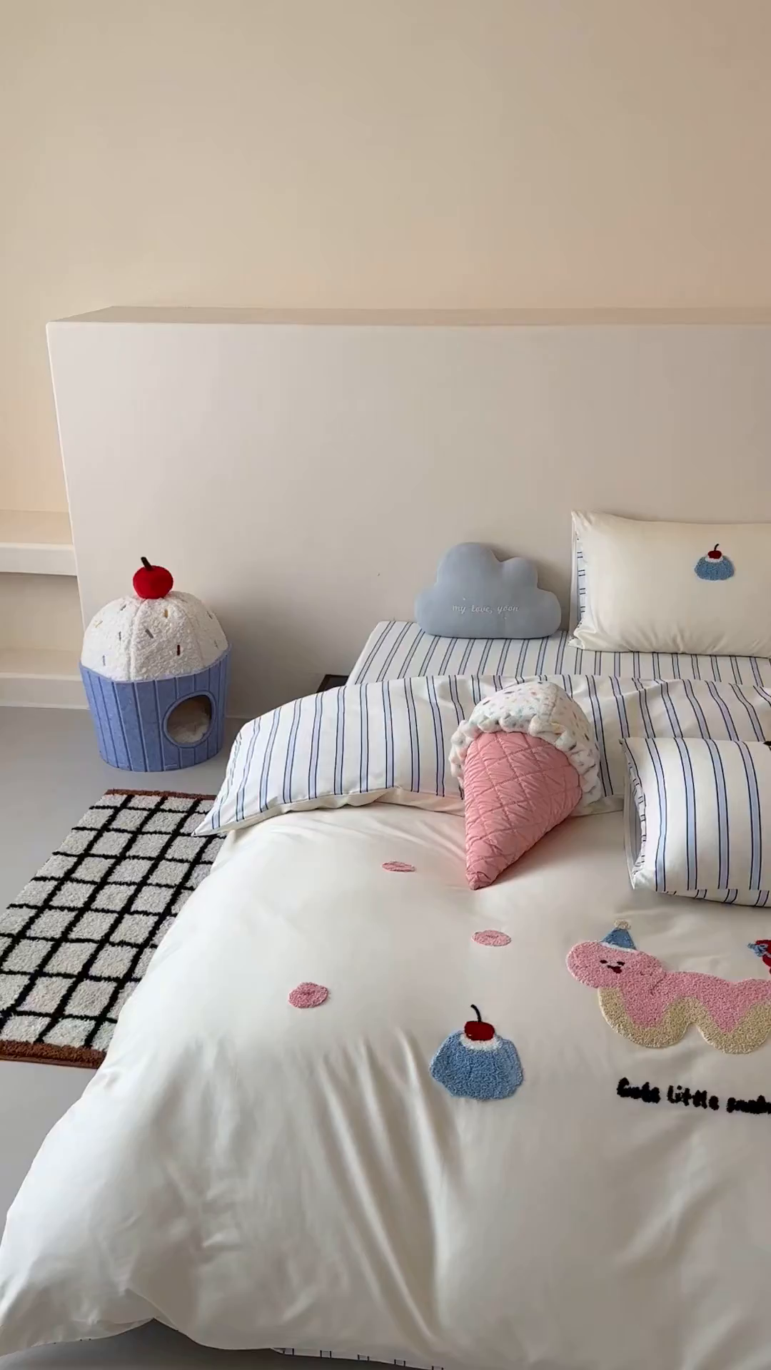 91家纺网 家纺一手货源 找家纺 时光里 2025新款100S卡通风贡缎毛巾绣四件套 伊维雅