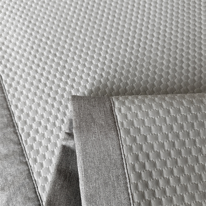 91家纺网 家纺一手货源 找家纺 启程家纺 2025春夏新款冰豆豆凉席刺绣款复合三明治三件套 小香风-灰