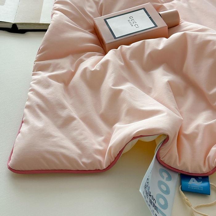 91家纺网 家纺一手货源 找家纺 时年家纺 2025新款升级版180克高定即刻凉感夏被 奶油粉