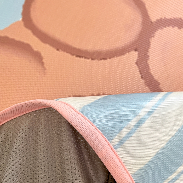 91家纺网 家纺一手货源 找家纺 金爱家  2025新款正版授权miiiiichan可爱卡通大版数码印花A类1200D冰感丝凉感席冰丝三件套平铺床笠系列 樱桃小熊