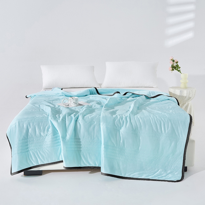 91家纺网 家纺一手货源 找家纺 丝薇雅 2025新款凉感丝夏被冰淇淋夏凉被 黑边-条纹浅绿