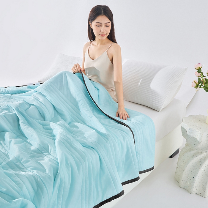 91家纺网 家纺一手货源 找家纺 丝薇雅 2025新款凉感丝夏被冰淇淋夏凉被 黑边-条纹浅绿