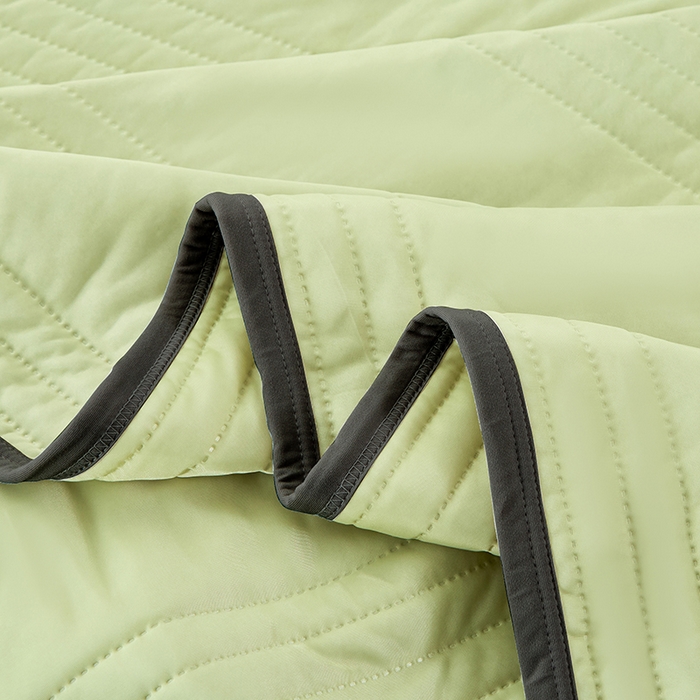 91家纺网 家纺一手货源 找家纺 丝薇雅 2025新款凉感丝夏被冰淇淋夏凉被 黑边-条纹果绿