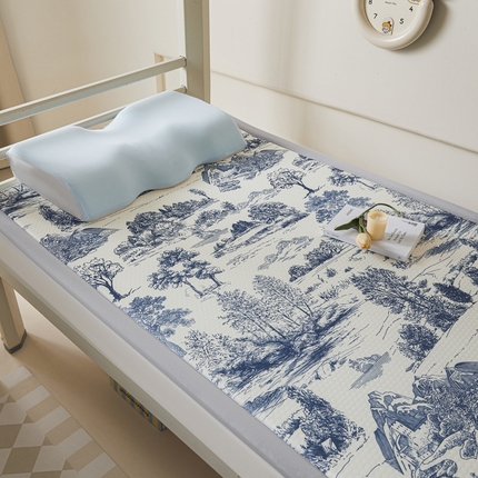 91家纺网 家纺一手货源 找家纺 川悦生活 2025新款数码印花冰豆豆凉席床垫-学生床 山野茶树-蓝