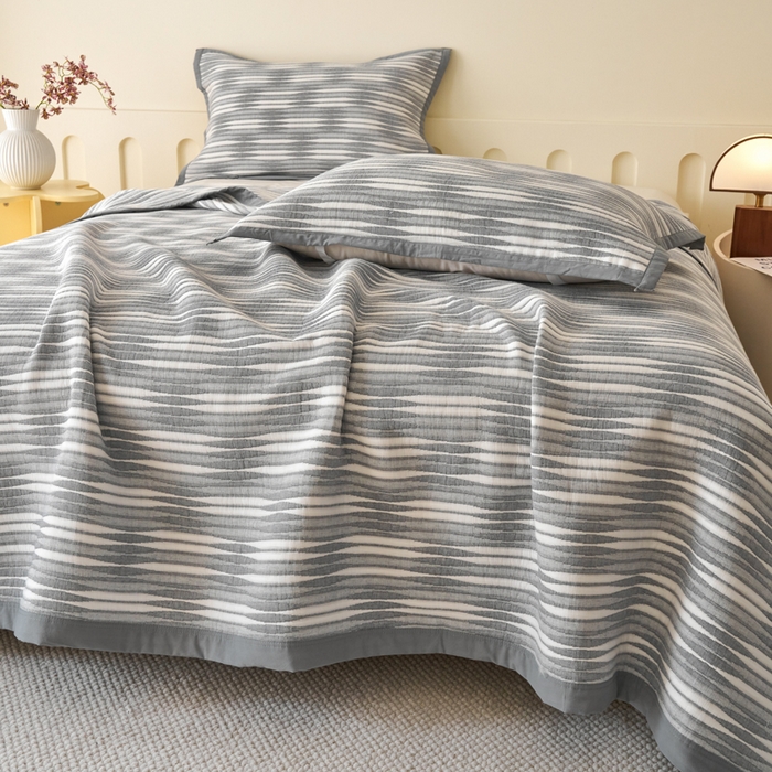 91家纺网 家纺一手货源 找家纺 棠薇家纺  2025新款北欧风盖毯毛巾被 素练浮光灰