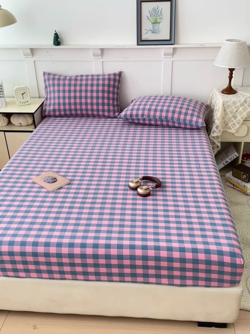 91家纺网 家纺一手货源 找家纺 2025新款全棉水洗棉套件-单床笠 粉灰小格