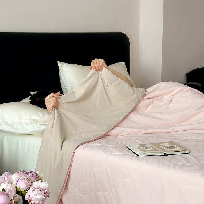 91家纺网 家纺一手货源 找家纺 时年家纺 2025新款升级版180克高定即刻凉感夏被 甜杏粉