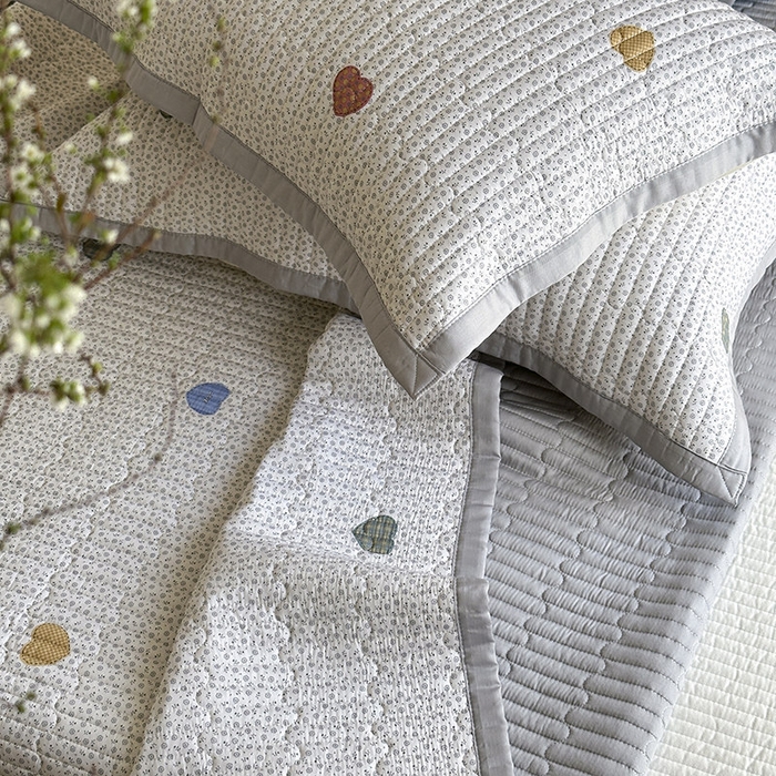 91家纺网 家纺一手货源 找家纺 美优兰 2025春夏新款双面天丝高温砂洗床盖 多彩甜心