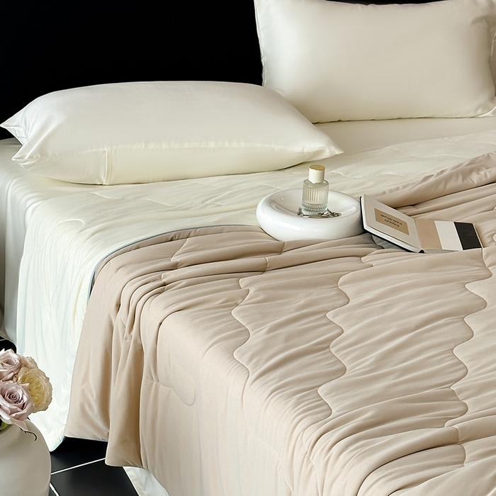 91家纺网 家纺一手货源 找家纺 时年家纺 2025新款升级版180克高定即刻凉感夏被 奶咖米