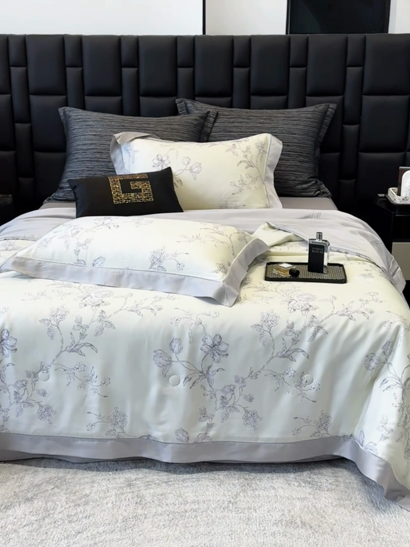 91家纺网 家纺一手货源 找家纺 若未家居 LOVEWE HOUSE 2025新款兰精天丝印花夏被及夏被四件套 白玉芝芝（床单款+床盖款）