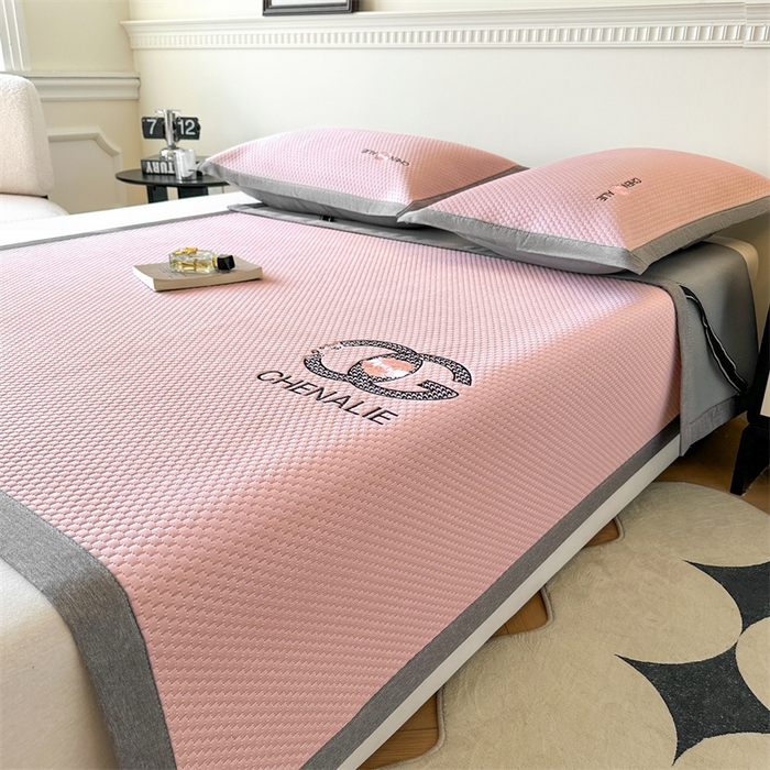 91家纺网 家纺一手货源 找家纺 启程家纺 2025春夏新款冰豆豆凉席刺绣款复合三明治三件套 小香风-粉