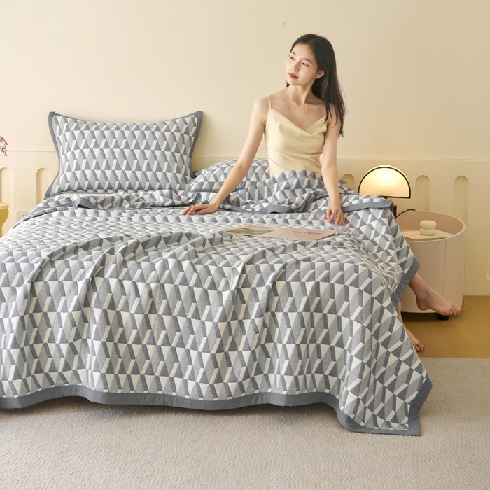 91家纺网 家纺一手货源 找家纺 棠薇家纺  2025新款北欧风盖毯毛巾被 菱格灰