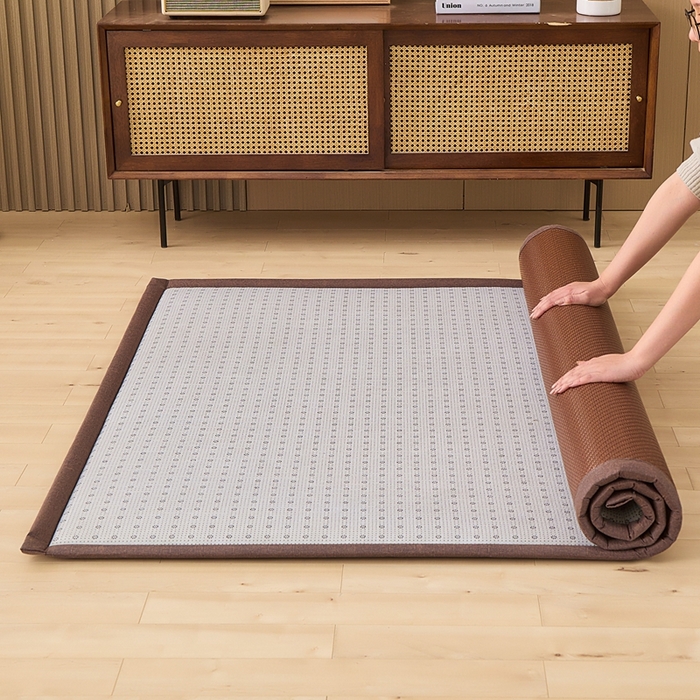 91家纺网 家纺一手货源 找家纺 绒艺席业 2025新款PE藤席地垫 斜纹编织 咖