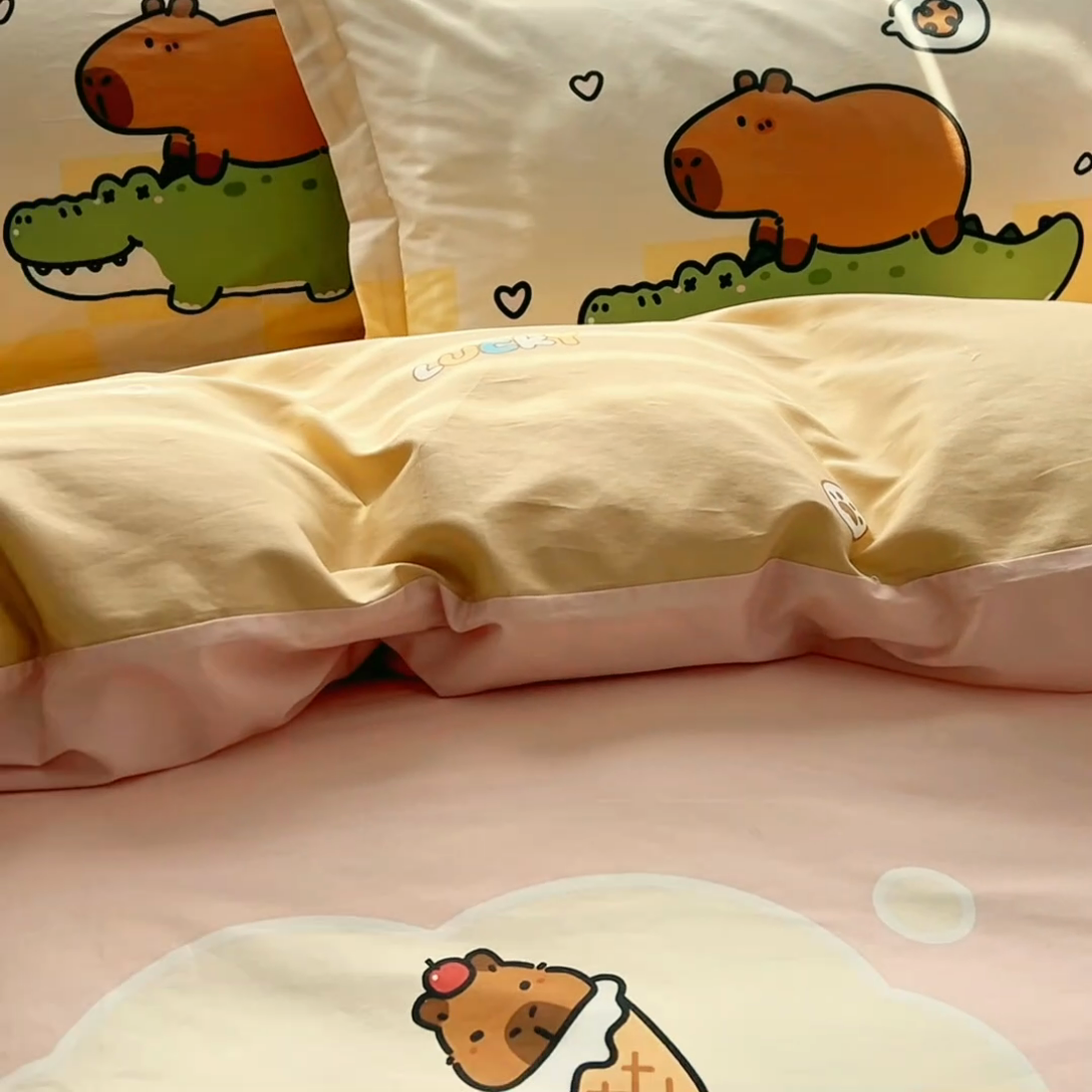 91家纺网 家纺一手货源 找家纺 2025新款原创设计卡皮巴拉全棉四件套-有作品登记证书 向往的生活