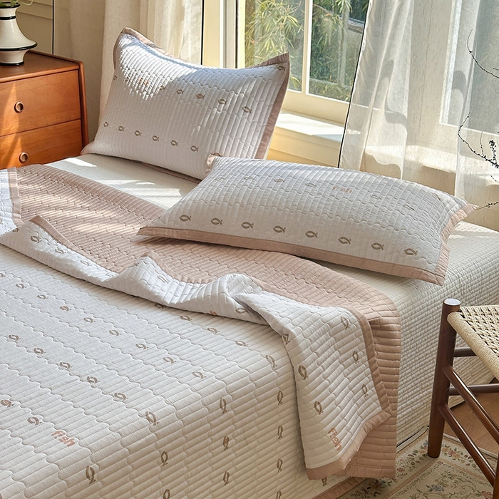 91家纺网 家纺一手货源 找家纺 美优兰 2025春夏新款双面天丝高温砂洗床盖 年年有余