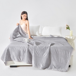 91家纺网 家纺一手货源 找家纺 丝薇雅 2025新款凉感丝夏被冰淇淋夏凉被 条纹灰色,条纹灰色