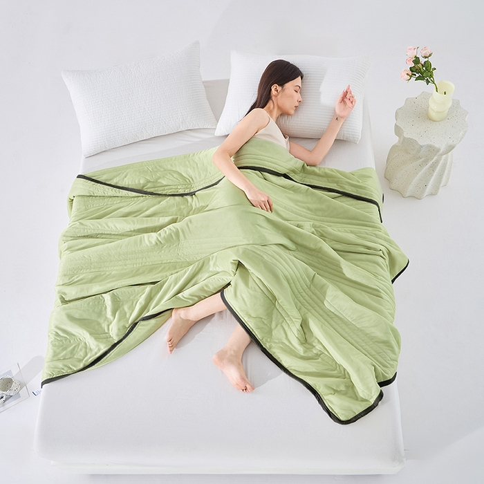 91家纺网 家纺一手货源 找家纺 丝薇雅 2025新款凉感丝夏被冰淇淋夏凉被 黑边-条纹果绿