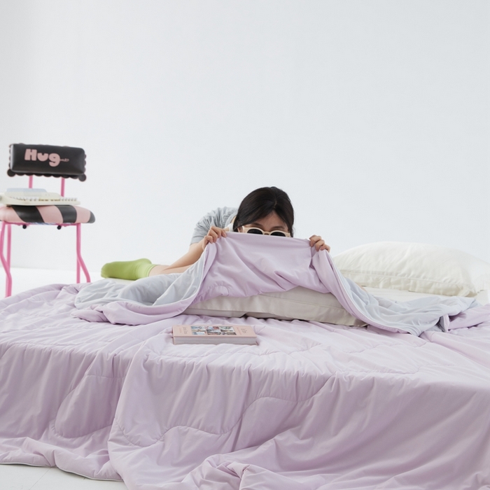 91家纺网 家纺一手货源 找家纺 2025春夏新款A类母婴级西瓜啵啵凉感被锦氨夏凉被空调被 梦幻紫+轻奢灰