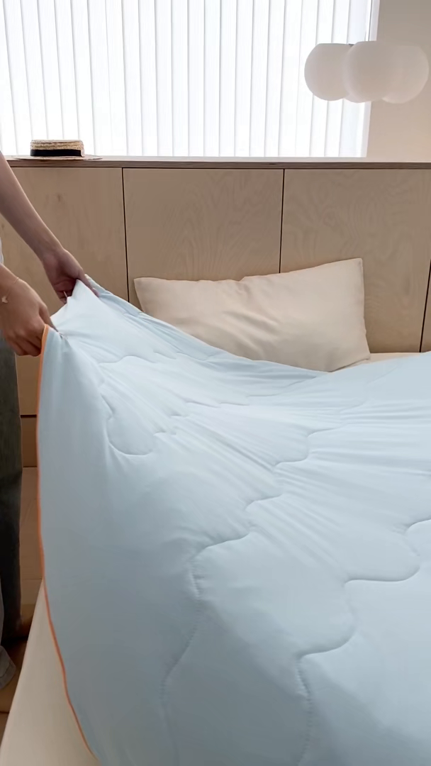 91家纺网 家纺一手货源 找家纺 时年家纺 2025新款升级版180克高定即刻凉感夏被 晴空蓝