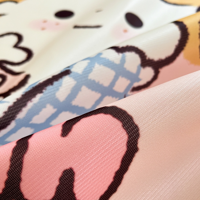 91家纺网 家纺一手货源 找家纺 金爱家  2025新款正版授权miiiiichan可爱卡通大版数码印花A类1200D冰感丝凉感席冰丝三件套平铺床笠系列 甜甜圈女孩