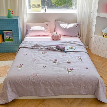 91家纺网 家纺一手货源 找家纺 （总）TT.one 塔塔家居 TT.one 塔塔家居 TT.one 塔塔家居 2025新款全棉双层纱毛巾绣萌宠系列夏被