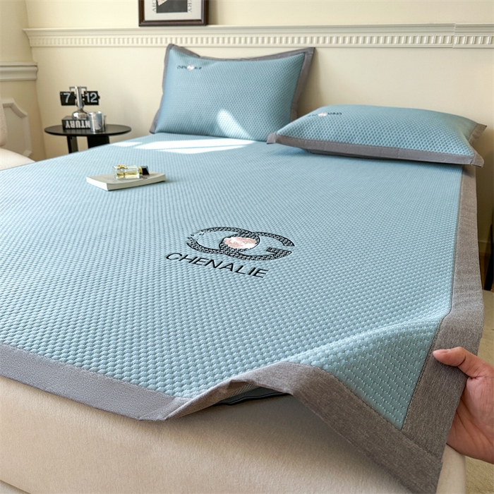 91家纺网 家纺一手货源 找家纺 启程家纺 2025春夏新款冰豆豆凉席刺绣款复合三明治三件套 小香风-蓝