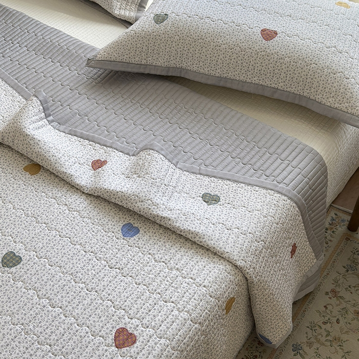 91家纺网 家纺一手货源 找家纺 美优兰 2025春夏新款双面天丝高温砂洗床盖 多彩甜心