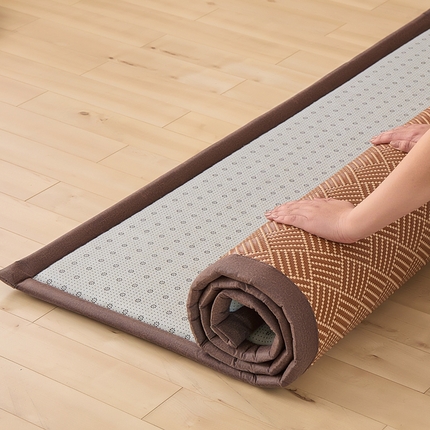 91家纺网 家纺一手货源 找家纺 绒艺席业 2025新款艾草藤席冰丝双面席席子凉席 游泳小企鹅-格纹