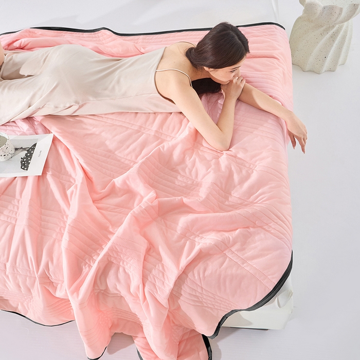 91家纺网 家纺一手货源 找家纺 丝薇雅 2025新款凉感丝夏被冰淇淋夏凉被 黑边-玉色