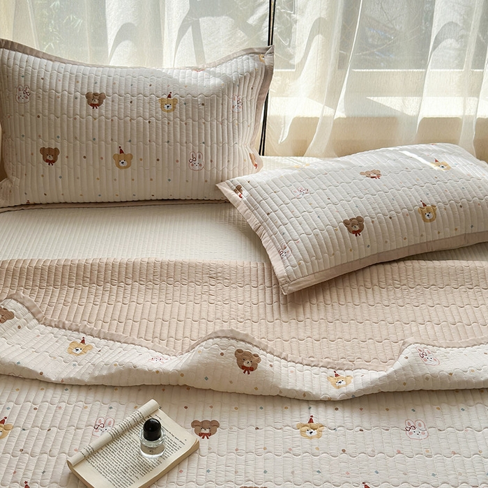 91家纺网 家纺一手货源 找家纺 美优兰 2025春夏新款双面天丝高温砂洗床盖 小熊礼物