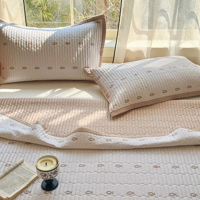 91家纺网 家纺一手货源 找家纺 美优兰 2025春夏新款双面天丝高温砂洗床盖 年年有余