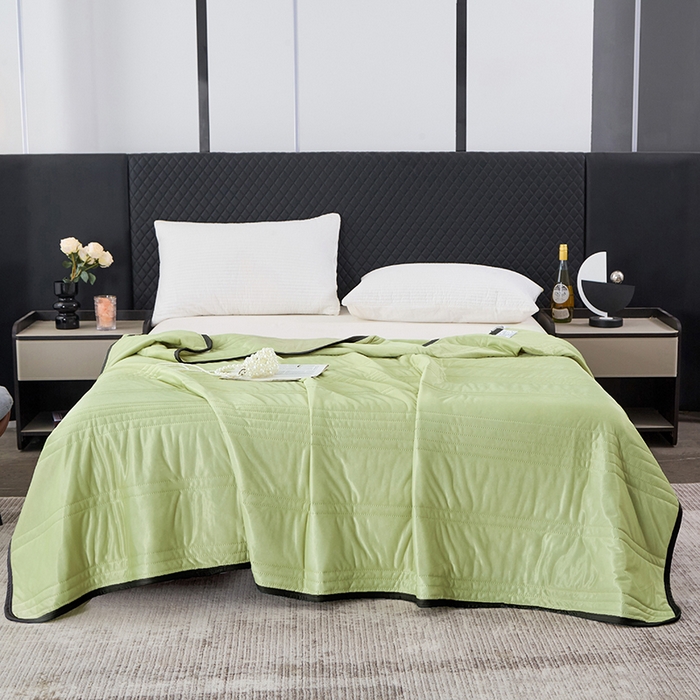 91家纺网 家纺一手货源 找家纺 丝薇雅 2025新款凉感丝夏被冰淇淋夏凉被 黑边-条纹果绿