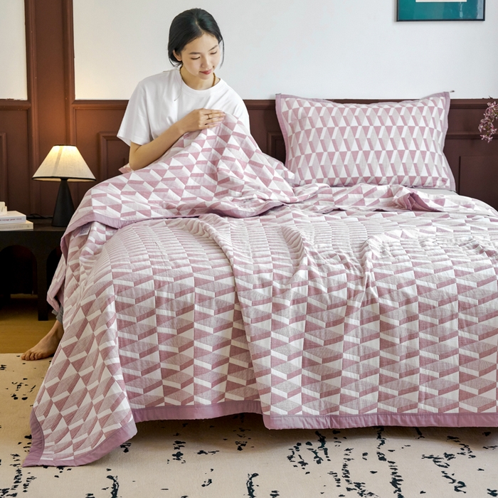 91家纺网 家纺一手货源 找家纺 棠薇家纺  2025新款北欧风盖毯毛巾被 菱格紫