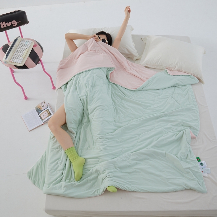 91家纺网 家纺一手货源 找家纺 2025春夏新款A类母婴级西瓜啵啵凉感被锦氨夏凉被空调被 星辰绿+海棠粉