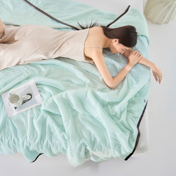 91家纺网 家纺一手货源 找家纺 丝薇雅 2025新款凉感丝夏被冰淇淋夏凉被 黑边-圆圈浅绿