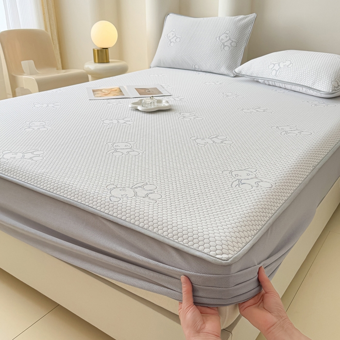 91家纺网 家纺一手货源 找家纺 999家纺   2025新款凉感提花冰豆豆凉席三件套 冰块熊-灰（床笠款）