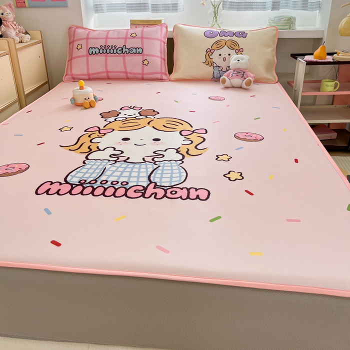 91家纺网 家纺一手货源 找家纺 金爱家  2025新款正版授权miiiiichan可爱卡通大版数码印花A类1200D冰感丝凉感席冰丝三件套平铺床笠系列 甜甜圈女孩